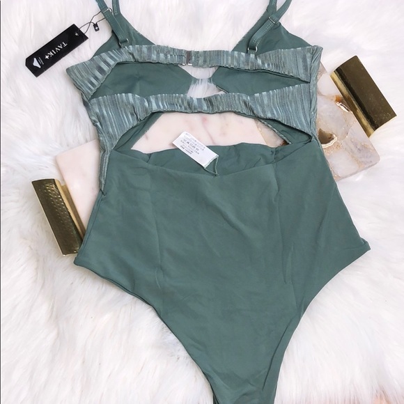 TAVIK PENELOPE SLINKY RIB ONE PIECE MEADOW GREEN - Picture 3 of 6